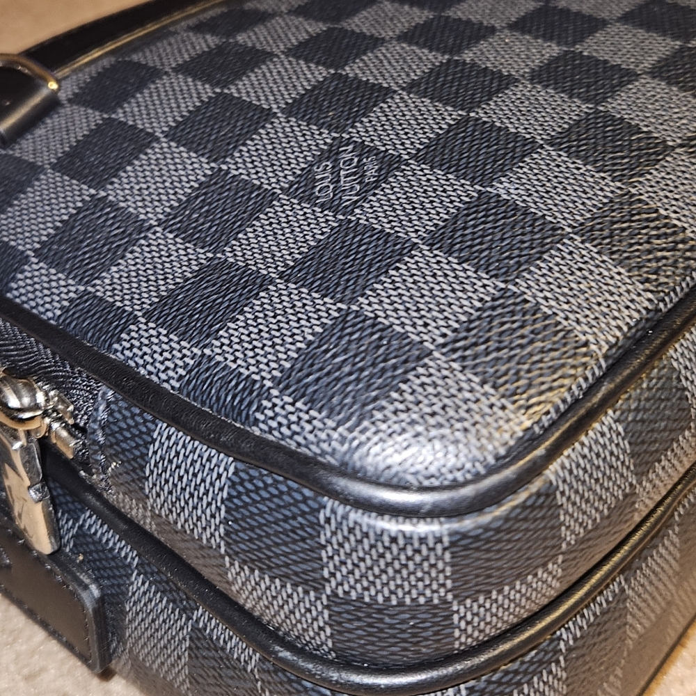 Louis Vuitton Damier Graphite Trocadero Messenger Bag - Picture 10 of 16